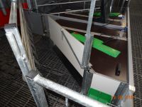 Das Ferkelnest ist mit einer besonders wäremgedämmten Gummimatte ausgelegt und die Temperatur wird elektronisch gesteuert genau dem Wärmebedürfnis der Neugeborenen angepasst
© IGS