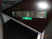 Hier ist das Dach des Ferkelnestes offen und es ist die elektronische Wärmeregulierung zu erkennen, die für die optimalen Temperaturverhältnisse sorgt.
© IGS
